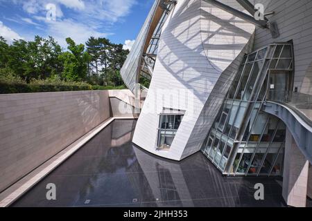 Louis Vuitton Foundation, Kunstmuseum und Kulturzentrum im Bois de Boulogne in Paris. Entworfen vom Architekten Frank Gehry Stockfoto