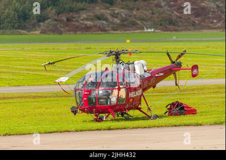 Göteborg, Schweden - 29 2009. August: Red Aérospatiale SA 316B Alouette III SE-JFG zu sehen. Stockfoto