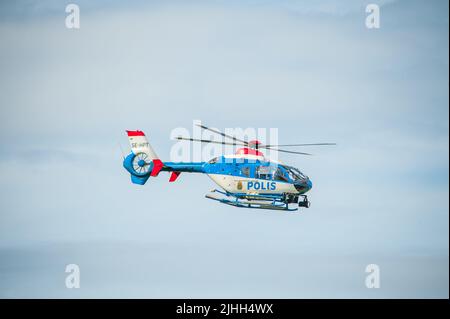 Göteborg, Schweden - 29 2010. August: Schwedische Polizei Eurocopter EC 135 P2 auf der Göteborg Aero Show. Stockfoto