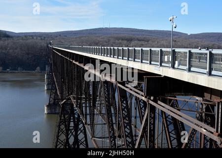 Gehweg über den Hudson River, zwischen Poughsteepfsie & Highland, NY Stockfoto