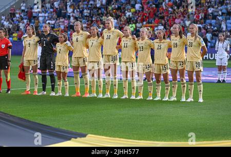 Belgische Spieler während der Mannschaftsreihe im Vorfeld eines Spiels zwischen der belgischen Nationalmannschaft der Frauen, den Roten Flammen, und Italien, in Manchester, England am Montag, 18. Juli 2022, drittes und letztes Spiel in der Gruppe D beim Women's Euro 2022 Turnier. Die UEFA-Fußball-Europameisterschaft der Frauen 2022 findet vom 6. Bis 31. Juli statt. BELGA FOTO DAVID CATRY Stockfoto