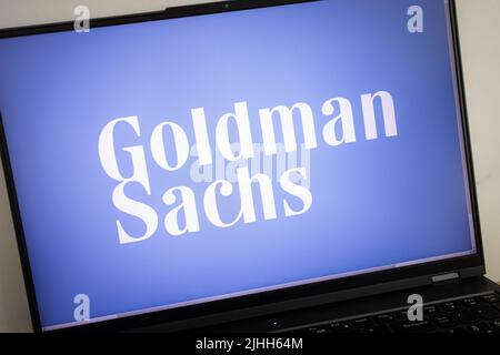 KONSKIE, POLEN - 18. Juli 2022: Das Logo der Goldman Sachs Group wird auf dem Laptop-Computerbildschirm angezeigt Stockfoto