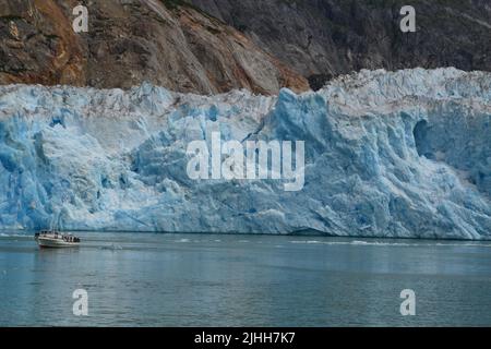 Natur pur auf dem South Sawyer Glacier im Tracy Arm Fjord in der Nähe von Juneau, Alaska, USA. Zugang in der Nähe von Fjord mit dem Schiff oder einem kleinen Boot. Stockfoto