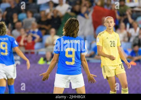 Manchester, England. 18/07/2022, Daniela Sabatino (9 Italien) während des UEFA Womens Euro 2022 Fußballspiels zwischen Italien und Belgien im Academy Stadium in Manchester, England. (Sven Beyrich /SPP /Sportfrauen) Quelle: SPP Sport Press Photo. /Alamy Live News Stockfoto