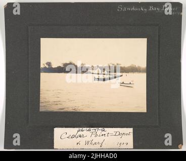 OH, Sandusky. Sandusky Bay Depot, Ohio. Cedar Point Depot und Wharf. Boje-Haus und Kai, alte Wohnung im linken Hintergrund. Stockfoto