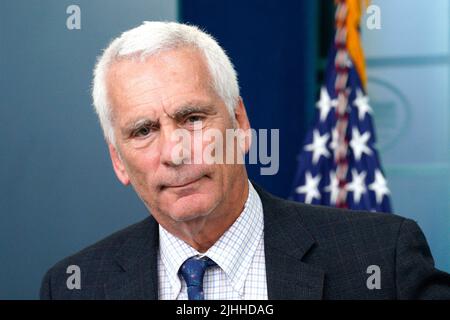 Jared Bernstein, Mitglied des Wirtschaftsberaters im Weißen Haus, spricht am 18. Juli 2022 bei einer Pressekonferenz im Weißen Haus in Washington, DC. Quelle: Yuri Gripas/Pool via CNP /MediaPunch Stockfoto