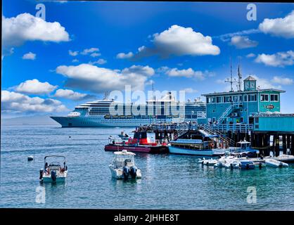 Das Schiff ist vor Catalina Island vertäut Stockfoto