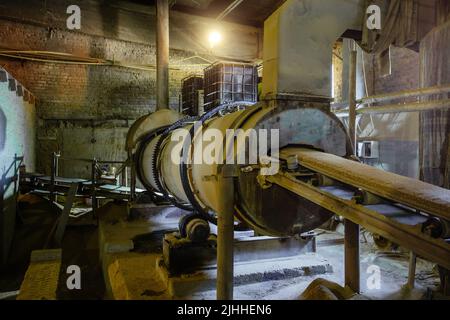 Drehrohrofen in der Zementfabrik. Stockfoto