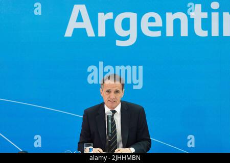 Buenos Aires, Argentinien. 18.. Juli 2022. Präsident Alberto FernÃndez leitete die Präsentation des Infrastrukturplans für die Entwicklung der Nation Argentina Grande. Der Minister für Öffentliche Arbeiten Gabriel Katopodis hält seine Rede während der Veranstaltung. (Bild: © Esteban Osorio/Pacific Press via ZUMA Press Wire) Stockfoto