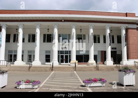 Colonnade at Bestor Plaza at Chautauqua Institution, Chautauqua, NY, Juni 2022 Stockfoto