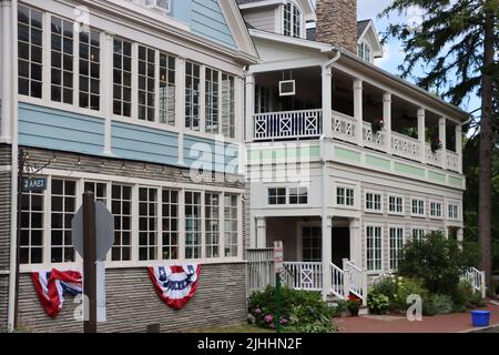 Eines von Hunderten von schönen Häusern in der Chautauqua Institution, Chautauqua, NY, Juni 2022 Stockfoto