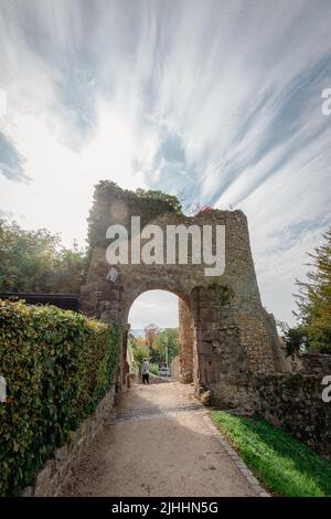 Altes Tor der Burg Roetteln in Loerrach, Deutschland Stockfoto