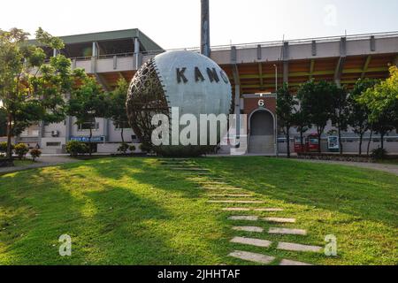 14. Juli 2022: Der Kano Park, der im August 2017 fertiggestellt wurde, zeugt von den stolzen Baseballtagen der Stadt Chiayi. Der Ball ist aus einer Aluminiumlegierung mit Stockfoto