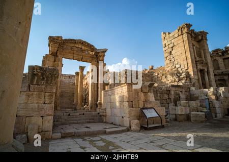 Tor zur Kathedrale in der römischen Stadt Jerash Stockfoto