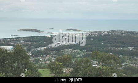 Blick auf den hafen von coffs vom Aussichtspunkt sealy Stockfoto