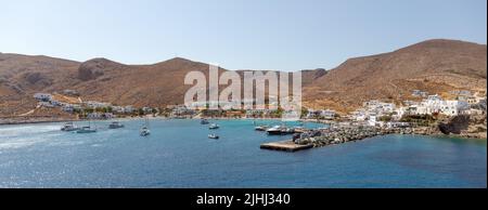 Karavostasis Dorf, der Hafen von Folegandros Insel, Kykladen, Griechenland. Stockfoto