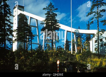 Die Holmenkollbakken-Schanze, Holmenkollen, Oslo, Norwegen, 1958 wurde für die Olympischen Winterspiele 1952 gebaut Stockfoto