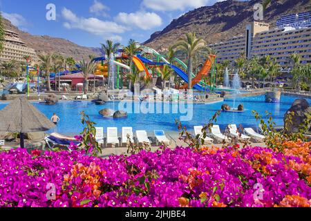 Hotelpool mit Wasserrutschen, Hotel in Taurito, Kanarische Inseln, Spanien, Europa Stockfoto