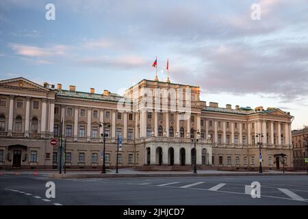 Mariinsky Palace (St. Petersburg Legislative Assembly) auf dem St. Isaac-Platz in St. Petersburg, Russland Stockfoto