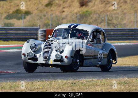 Marc Gordon, Jaguar XK140, die Royal Automobile Club Woodcote Trophy und Stirling Moss Trophy, Ein einstündiges Zweifahrer-Rennen für historische Fahrzeuge von t Stockfoto