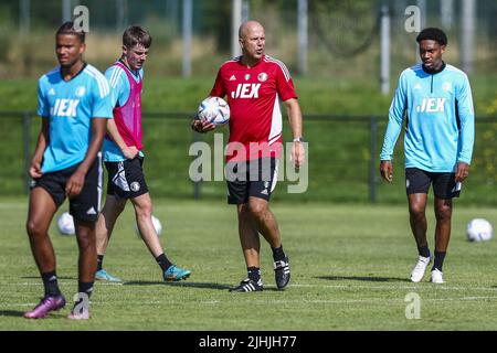 DE LUTTE - Feyenoord-Trainer Arne Slot und Spieler Jean-Paul Boetius (r) während eines kurzen Feyenoord-Trainingslagers. ANP VINCENT JANNINK Stockfoto