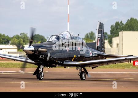 RAF Beechcraft Texan T1 ‘ZM332’ Ankunft in RAF Fairford am 13.. Juli für die Royal International Air Tattoo 2022 Stockfoto