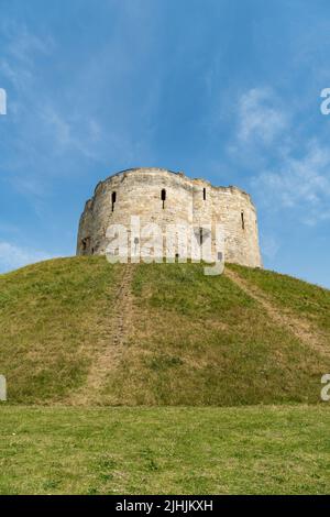 Cliffords Tower am Ufer der York City 2022 Stockfoto