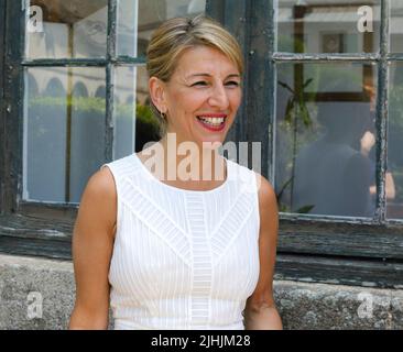 Außenportrait von Yolanda Diaz, Arbeitsanwältin und derzeitige zweite Vizepräsidentin der spanischen Regierung. Lächelnd und lässig Porträt. Stockfoto