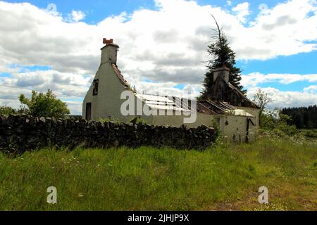 Verderbtes Haus an der Crooked Road, in der Nähe von Beattock, Dumfries & Galloway, Schottland, Großbritannien Stockfoto