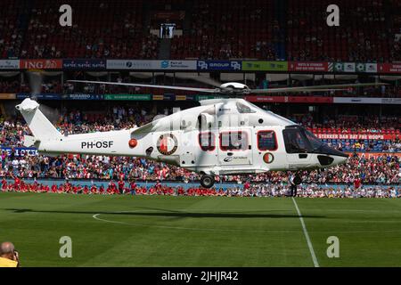 Feyenoord Hubschrauber Ankunft im Stadion (Stadion) de Kuip in Rotterdam während des Fantages ( open dag) 17 juli 2022 Stockfoto