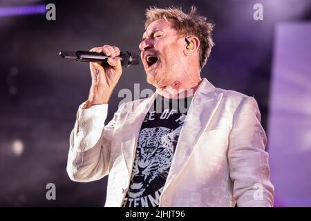 NUR FÜR REDAKTIONELLE ZWECKE. Barcelona, Spanien. 2022.07.08. DURAN Duran-Band spielt auf der Bühne des Cruïlla Festivals am 08. Juli 2022 in Barcelona, Spanien. Stockfoto