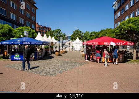 Einkaufstraße in Kiel im Sommer Stockfoto