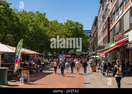 Einkaufstraße in Kiel im Sommer Stockfoto