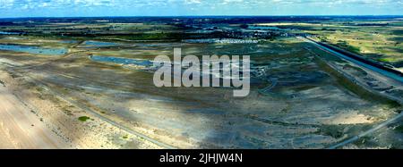 Luftpanorama über Rye Harbor, East Sussex, einschließlich des Naturreservats, Pett Level Beach, Winchelsea Beach Stockfoto