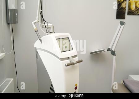 Ein modernes Lasergerät ist bereit für die Anti-Aging-gynäkologischen Eingriffe in einer Klinik Stockfoto