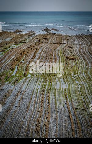 Geopark der Baskischen Küste am Strand von Sakoneta, Guipuzcoa, Spanien, Europa Stockfoto