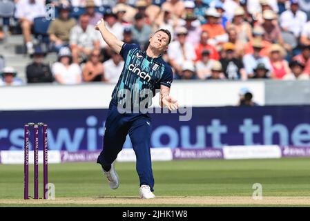 Matthew Potts aus England liefert den Ball in Chester-le-Street, Großbritannien, am 7/19/2022. (Foto von Mark Cosgrove/News Images/Sipa USA) Stockfoto