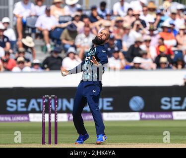 Moeen Ali aus England liefert den Ball am 7/19/2022 in Chester-le-Street, Großbritannien ab. (Foto von Mark Cosgrove/News Images/Sipa USA) Stockfoto