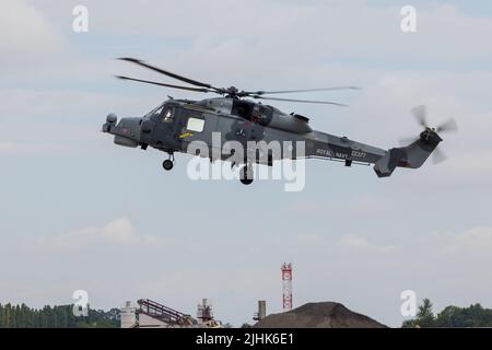 AgustaWestland AW159 Wildcat HMA2 ‘ZZ377’ Ankunft in RAF Fairford am 13.. Juli, um an der Royal International Air Tattoo 2022 teilnehmen Stockfoto