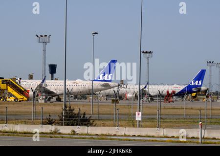 Kastrup/Kopenhagen/Dänemark/19 July 2022/SAS airliens Flight Park am Internationalen Flughafen Kopenhagen in Kastrup SAS airliens Management und SAS pilots Union REACH agreemwnt und pilots Union beendet Streik nach 15 Tagen. (Foto. Francis Dean/Dean Pictures. Stockfoto