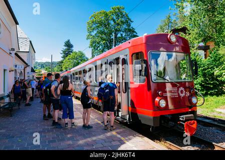 Passagiere. Die Ritten-Bahn ist eine elektrische Stadtbahn, die Bozen mit der Ritten verband. Ritten-Hochebene. Collalbo, Ritten, Bozen, Süd T Stockfoto