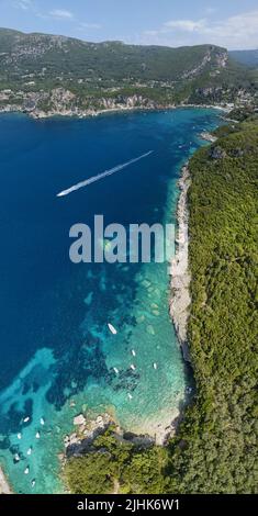 Luftaufnahme der Nordküste vom Limni Strand Limni Strand Glyko, auf der Insel Korfu. Griechenland Stockfoto