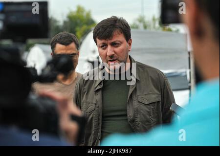 Zaporizhzhia, Ukraine - 17. Juli 2022 - Oleksandr Starukh, Leiter der regionalen Militärverwaltung Zaporizhzhia, spricht mit der Presse im IDP-Empfangszentrum in Saporizhzhia, im Südosten der Ukraine. Dieses Foto kann nicht in der Russischen Föderation verteilt werden. Foto von Albert Koshelev/Ukrinform/ABACAPRESS.COM Stockfoto