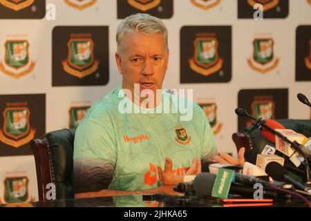 Stuart Law, neu ernannter Bangladesh under 19 Head Coach, spricht zu einer Medienkonferenz im SBNCS-Medienkonferenzraum in Mirpur, Dhaka, Bangladesch Stockfoto