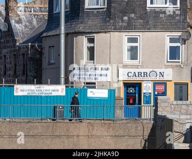 Die Fischbar Carron, die zuerst die zerrissene, frittierte mars-Bar machte, die in Stonehaven im Nordosten Schottlands zu einer schottischen Kulturikone geworden ist Stockfoto