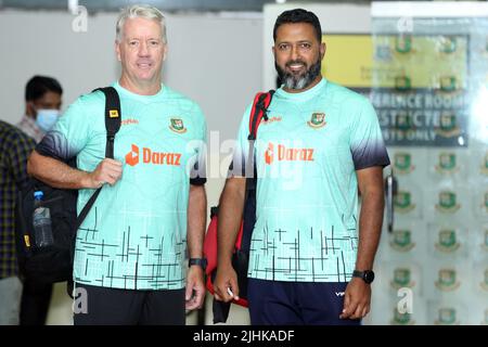 Neu ernannte Bangladesch unter 19 Cheftrainer Stuart Law (L) und BCB Game Development Batting Coach Wasim Jaffer (R) während einer Medienkonferenz am SBN Stockfoto