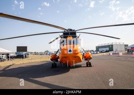 Westland Sea King Hubschrauber auf der Farnborough International Airshow 2022 ausgestellt Stockfoto