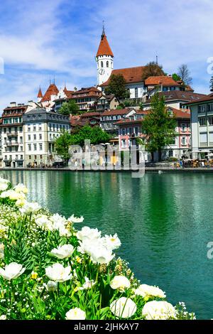 Schöne Städte und Orte der Schweiz - Thun Stadt und See Stockfoto