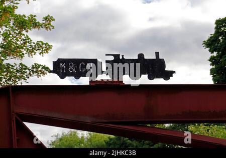 Skulpturendetail auf dem Gelände des ehemaligen Bahnhofs Norwich City am Eingang zum Marriott's Way Fernwanderweg und Radweg. Stockfoto