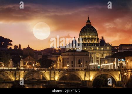 Die Sonne hinter der Vatikanstadt in Rom, Italien. Stockfoto